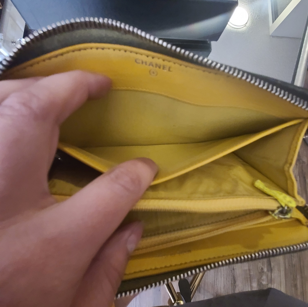 Chocolate CHANEL zip wallet - Picture 10 of 14
